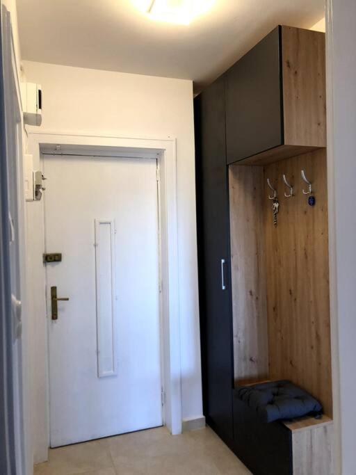 Lovely Studio Boekarest Buitenkant foto